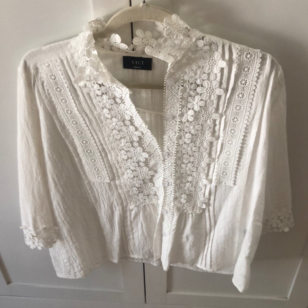Vici white lace detail 3/4 sleeve blouse
